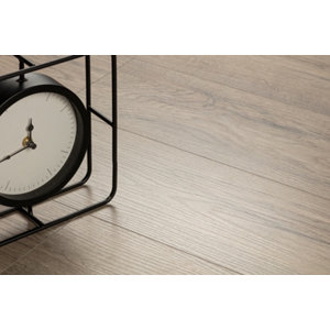 Sol stratifié 7 mm AC4 "Oak Brera"