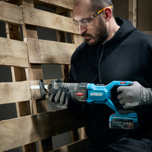 Scie sabre sans fil 18V antivibrations LED