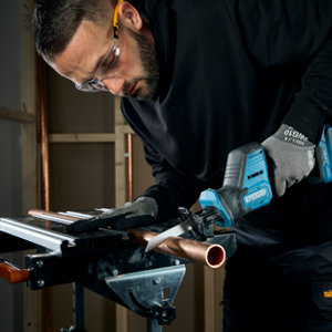 Scie sabre compact sans fil 18V, réglage et lame sans outil, LED