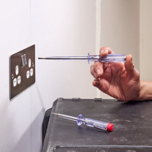 Lot 2 tournevis testeur