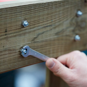 Boite de 2 kg d'écrous à visser tête hexagonale Ø14 mm en acier