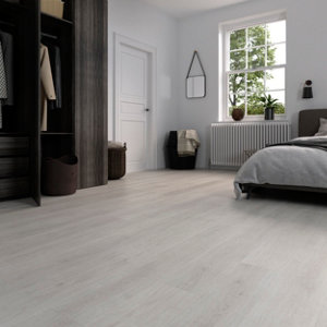 Sol stratifié à clipser aspect mat chêne grisé "Gatteo" L. 138,3 x l. 19,3 cm x Ép. 7 mm