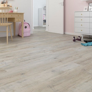 Sol stratifié à clipser aspect mat gris bois blanchis "Whatipu" L. 128,6 x l. 19,4 cm x Ép. 8 mm