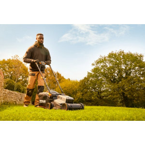 Tondeuse électrique 1300W 34 cm - l. 37 x H. 84 cm