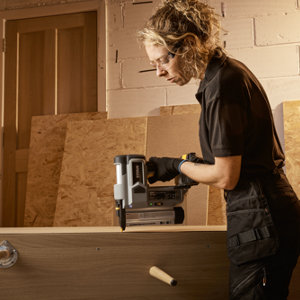 Agrafeuse/cloueuse sans fil 18V sans batterie