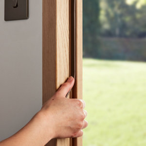 Joint adhesif "profil e" pour porte et fenêtre marron 6m