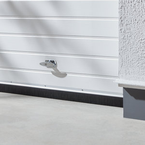 Bas de porte garage brosse en aluminium 2,5m/50mm