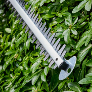 Taille-haie électrique filaire 550 W lame 51 cm capacité de coupe 20 mm