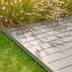 Profilé de finition gris foncé pour terrasse extérieure NEVA 220 x 5,2 cm