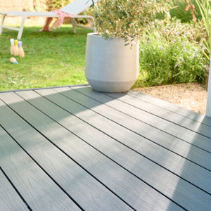 Lame composite gris brossé réversible NEVA 220 x 14,5 x 2,1 cm