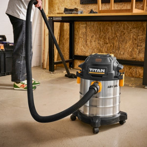 Aspirateur eau et poussière sans fil 18V avec tuyau 1,8 m et accessoires