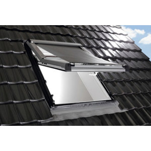 Fenêtre de toit + 2 stores Ouverture par rotation avec raccord universel.