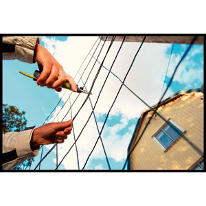 Pince à grillage avec poignée ergonomique souple antidérapante