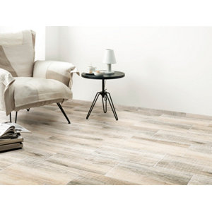 Plinthe "Larix" gris clair - l. 7 x L. 62 cm