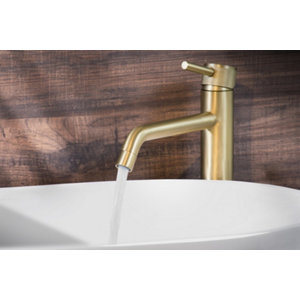 Mitigeur lavabo XL SINDIA acier inoxydable finition or brossé H. 25,6 cm P. 19,3 cm